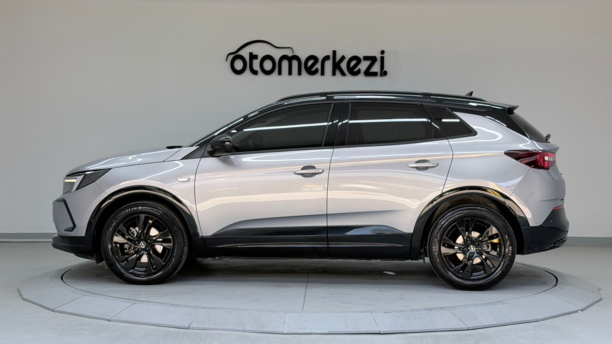 OPEL GRANDLAND 8
